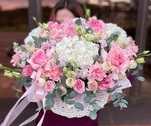 Корзина с цветами «Шикарный презент»