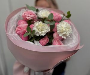 Букет «Рожок» нежный с пионовидной кустовой розой