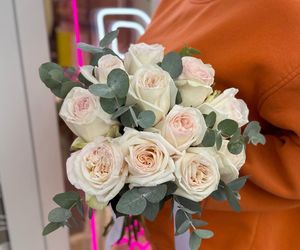 Свадебный букет с пионовидной ароматной розой