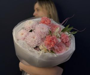 Букет "Надо брать S" с французской розой, альстромерией, хризантемой,диантусом