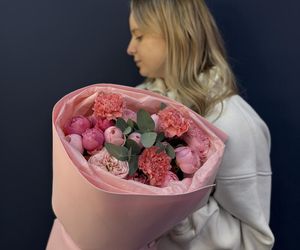 Букет «Рожок» нежный с пионовидной кустовой розой