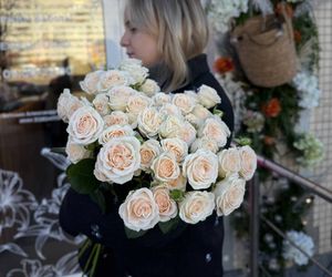 Моно букет из 9 кустовых роз