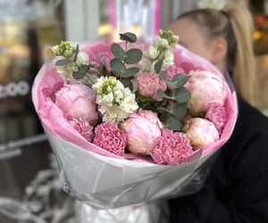 Букет дофамин "Пузырьки Игристого" Ароматная маттиола, ажурный диантус и пионы Италия