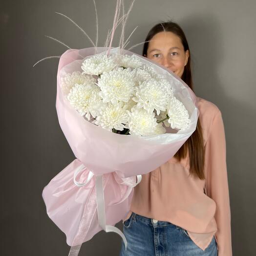 Букет нежных белых хризантем