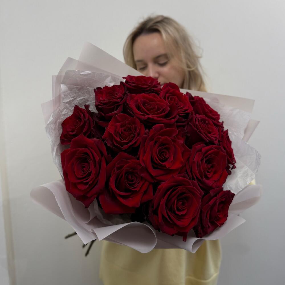 Объемный букет из 15 бордовых роз