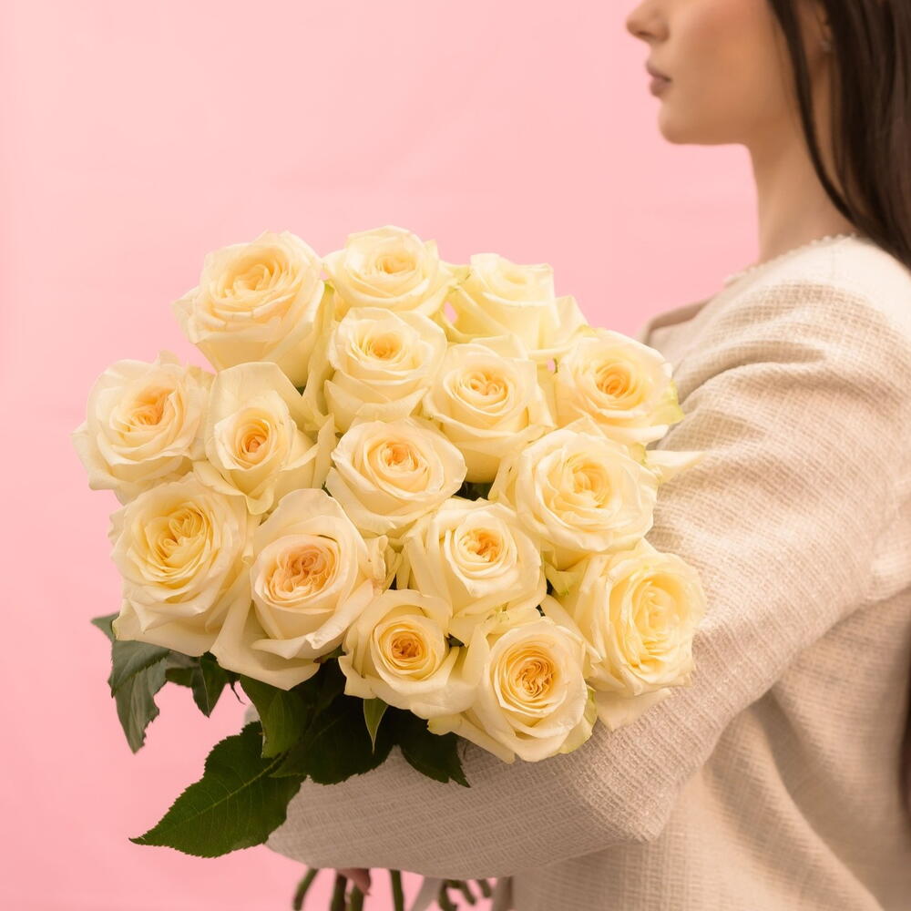 Букет из 15 белых роз