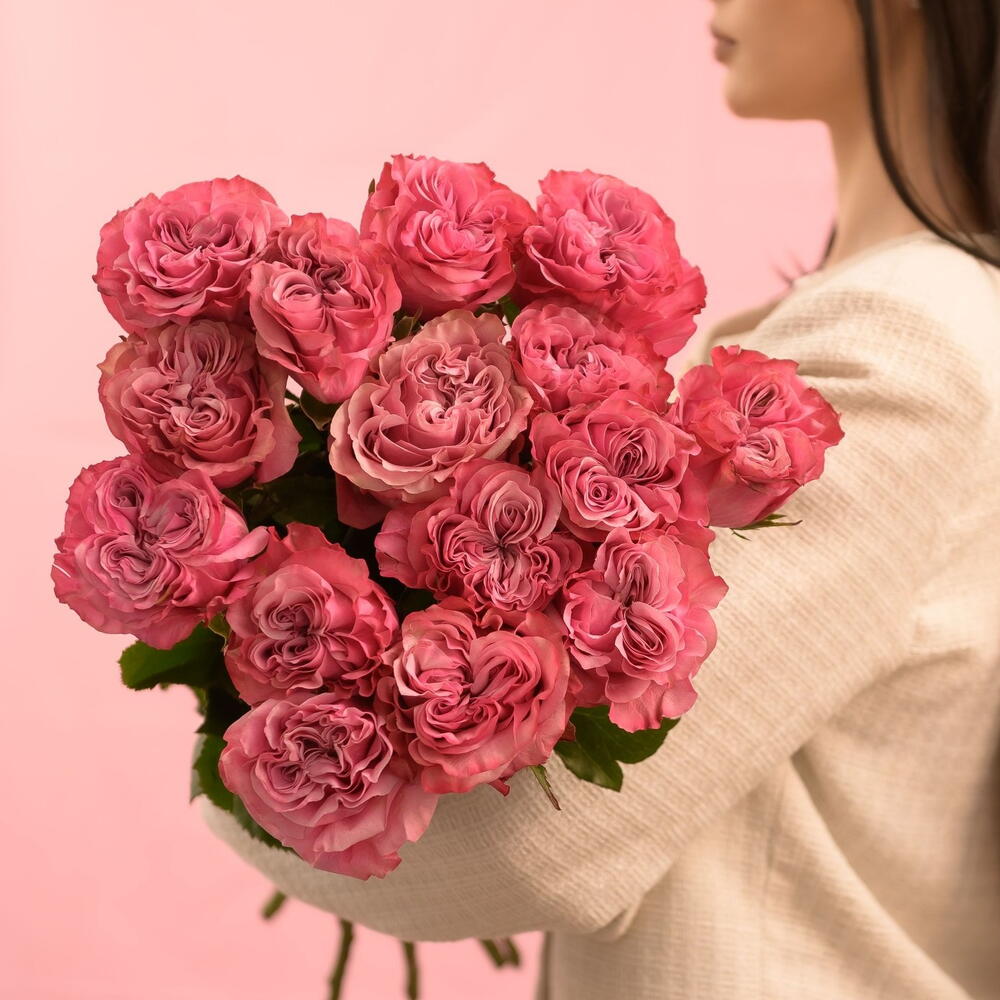 Букет из 15 пионовидных розовых роз
