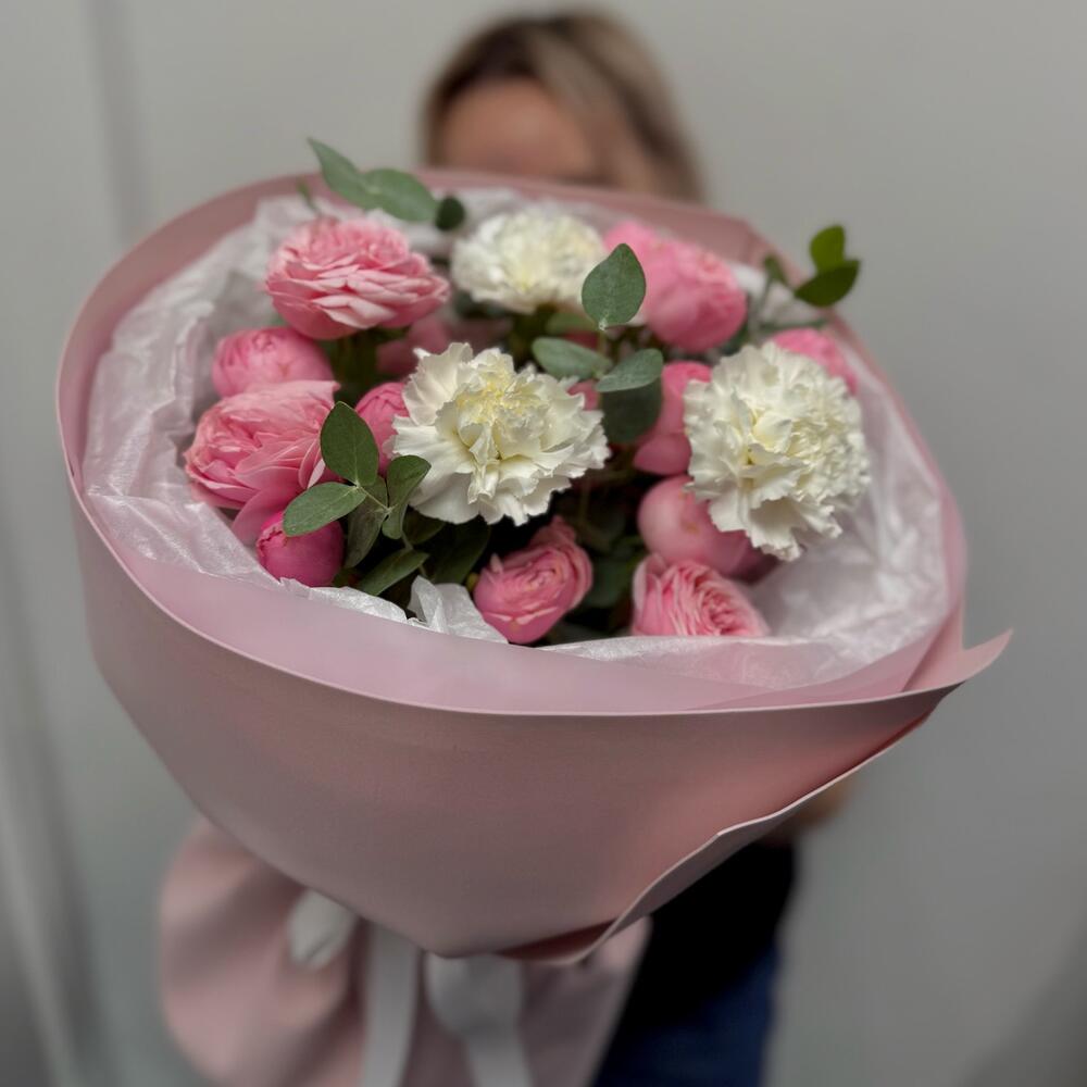 Букет «Рожок» нежный с пионовидной кустовой розой