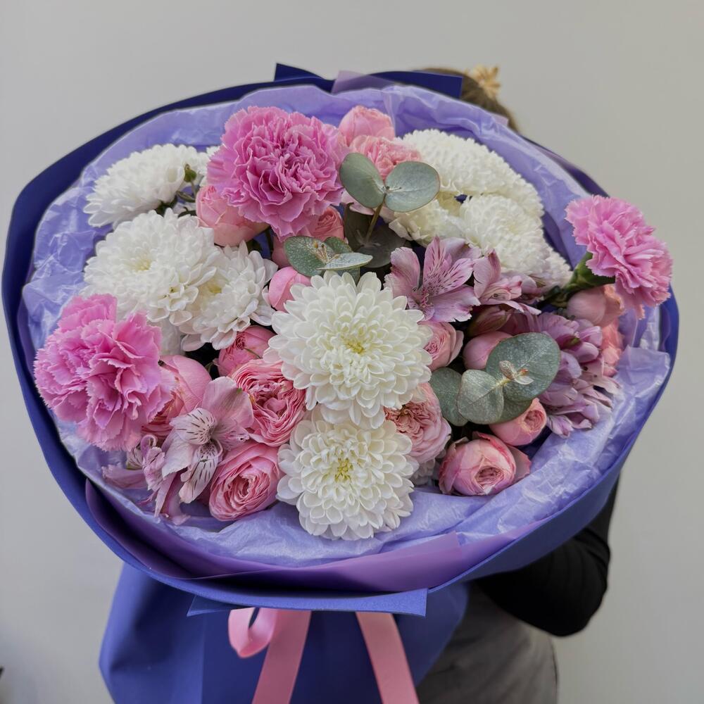 Букет «Лаванда» с кустовой пионовидной розой, ароматным эвкалиптом