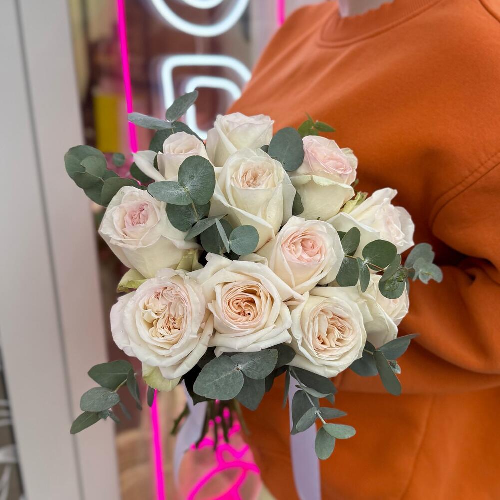 Свадебный букет с пионовидной ароматной розой