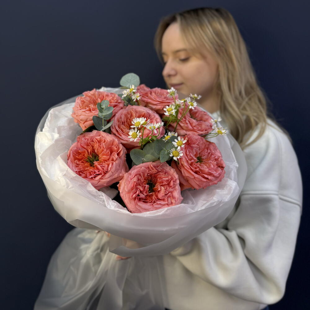 Букет "В тренде" с пионовидной розой мандарин