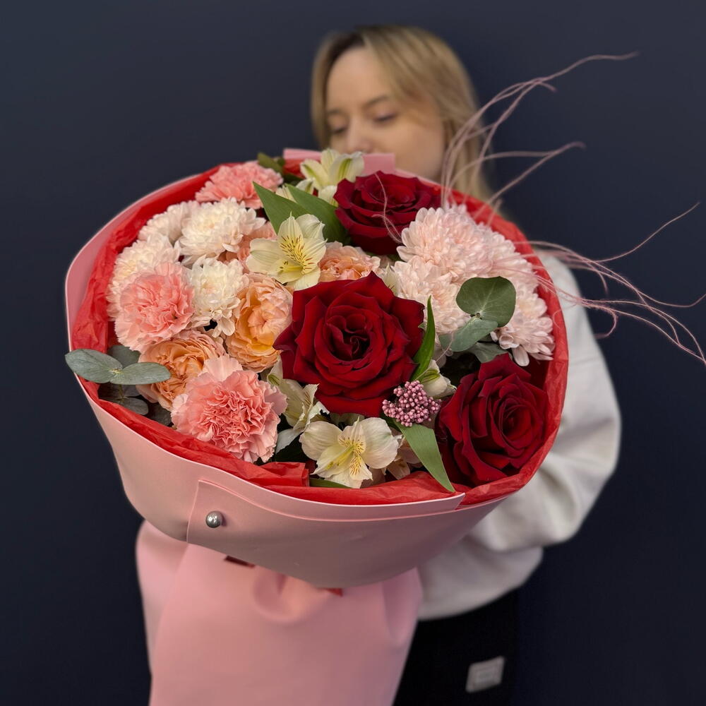 Букет "Джульетта" из хризантемы, кустовая Роза, пышной хризантемой