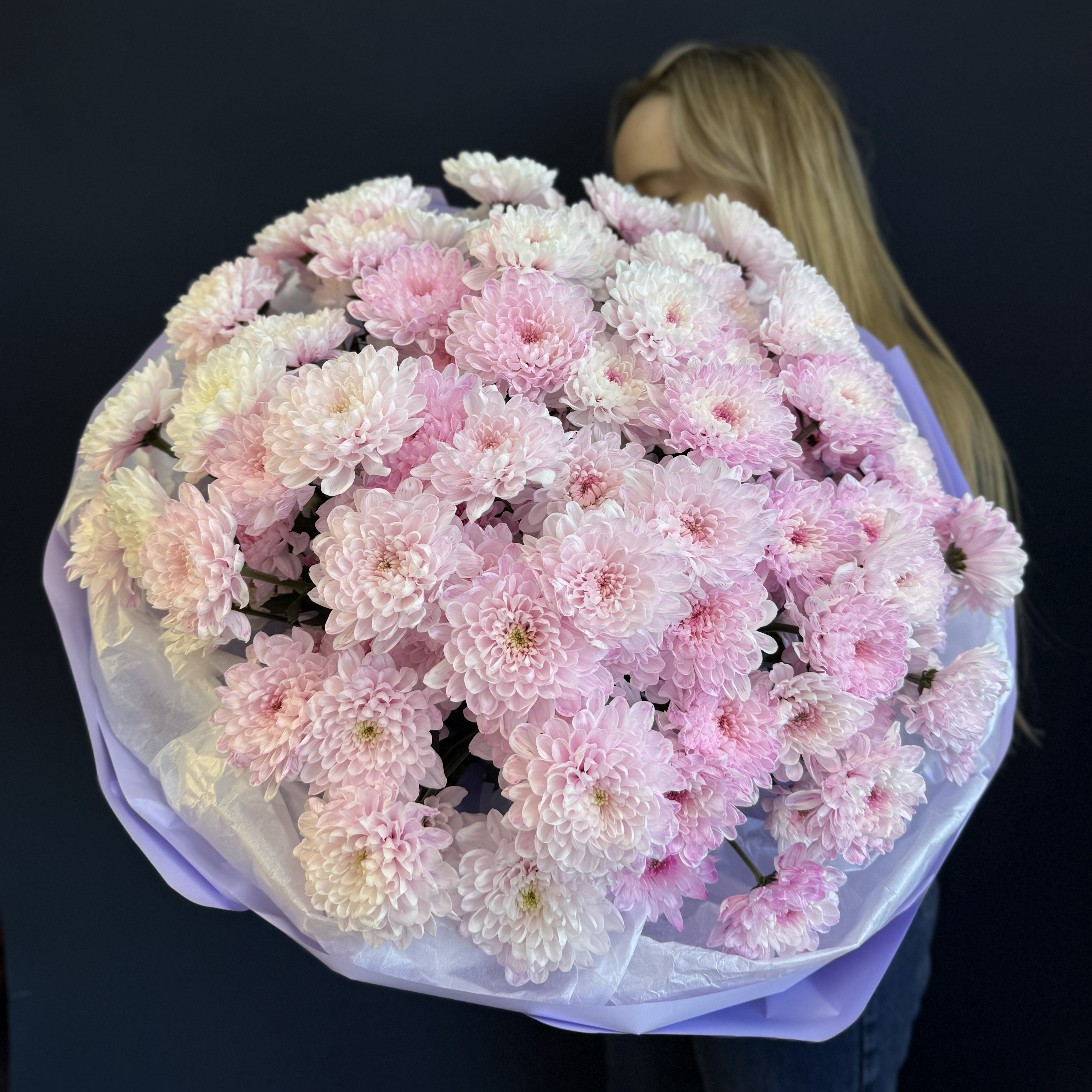 Моно букет из 15 розовых хризантем