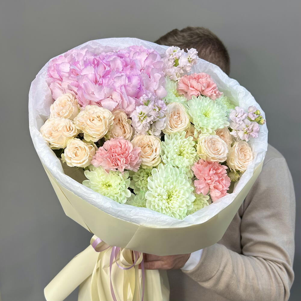 Букет пышный «Вторая весна🌸💕» с маттиолой, гортензией, диантусами, хризантемой кустовой